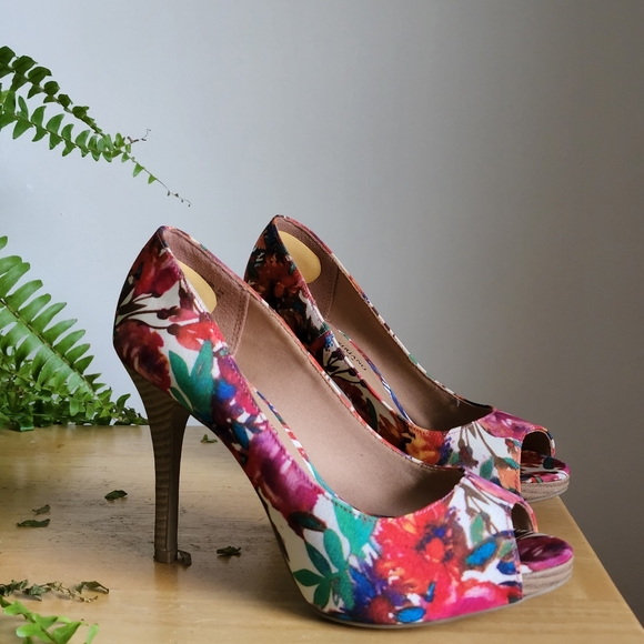 Christian Siriano Heels - Picture 9 of 11